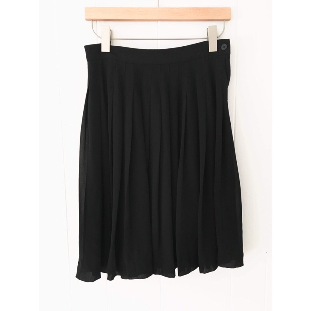 Liz Claiborne black flown skirt.